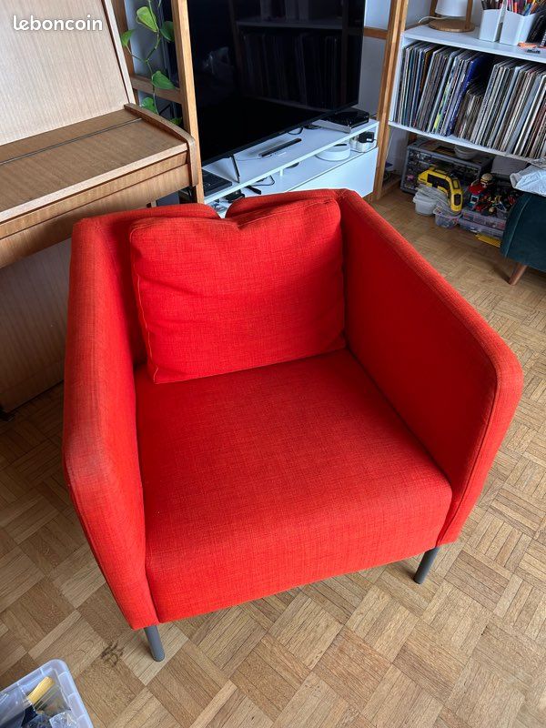 Fauteuil rouge (image 1)
