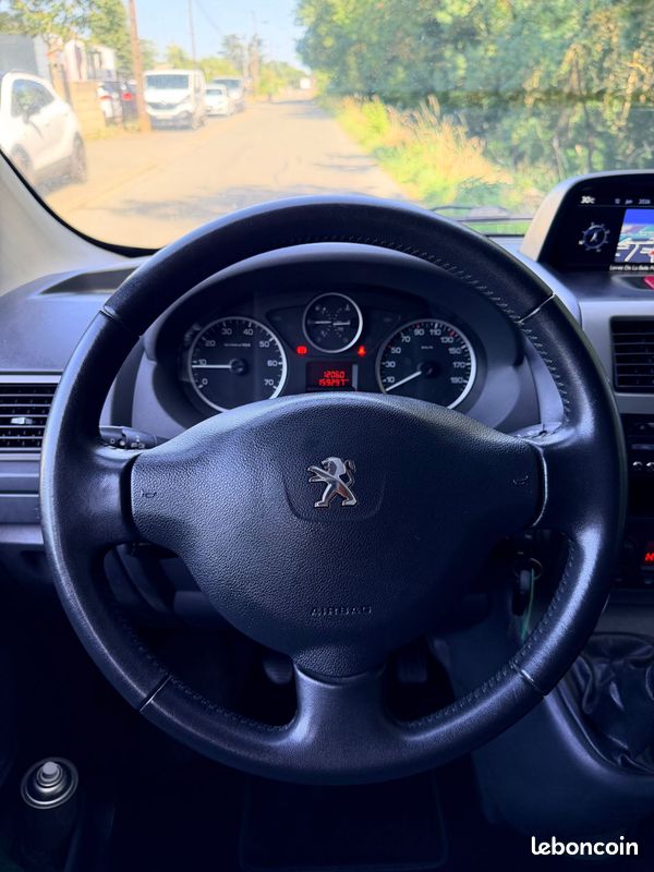 Peugeot expert tepee 2.0 hdi 163ch allure long 9 places 2014 (image 16)