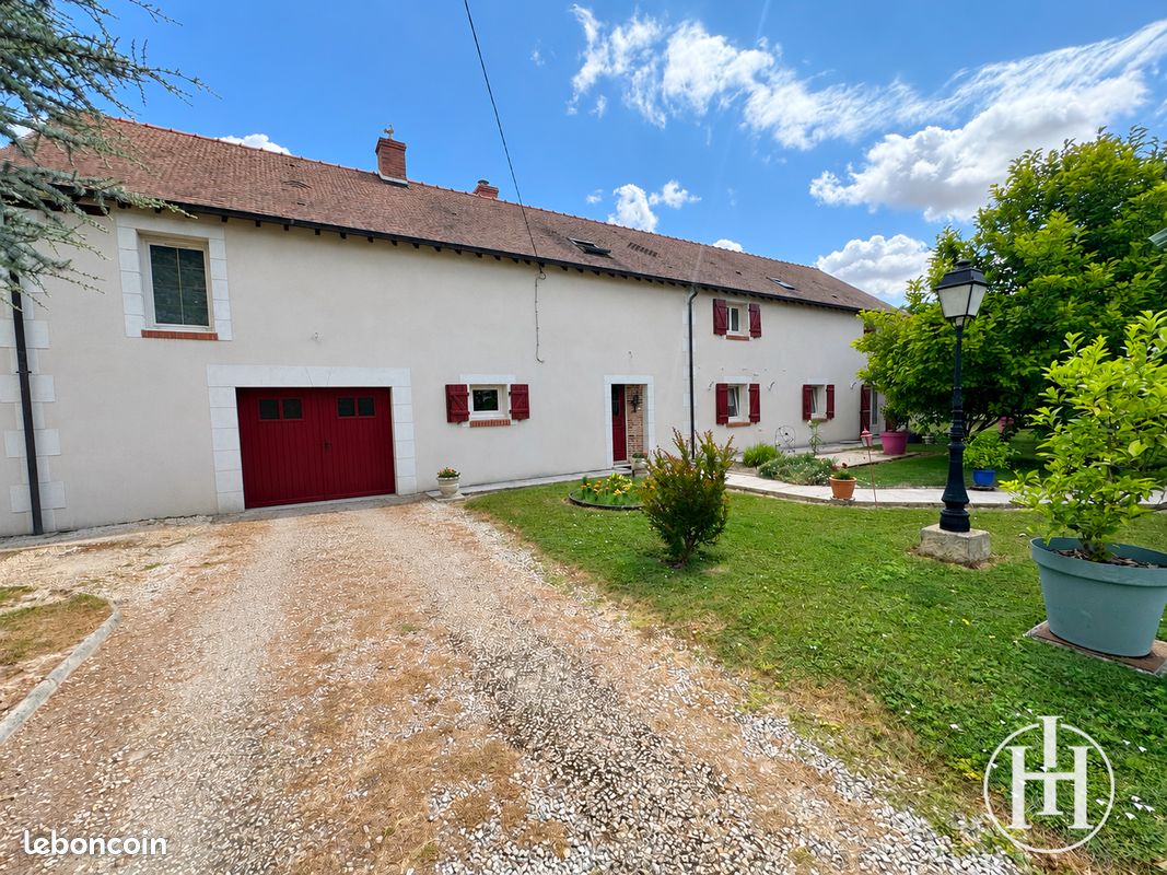 Maison 8 pièces 219 m² · à Sainte-Solange · 219 m² · 308 000 €
