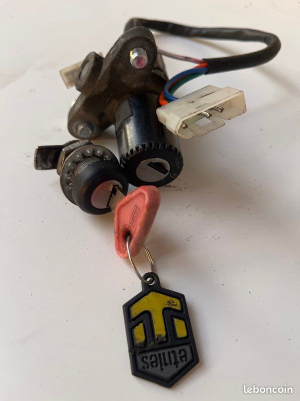 Neiman et serrure de trappe à carburant derbi (image 3)