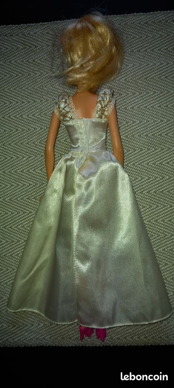 1999 Rainbow Princess Barbie Blonde 2000 Princess France 1999 Rainbow Princess Barbie Blonde 2000 Princess France