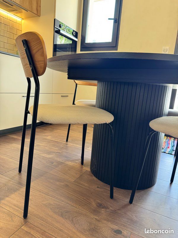 Table ronde extensible noire + 4 chaises (image 2)