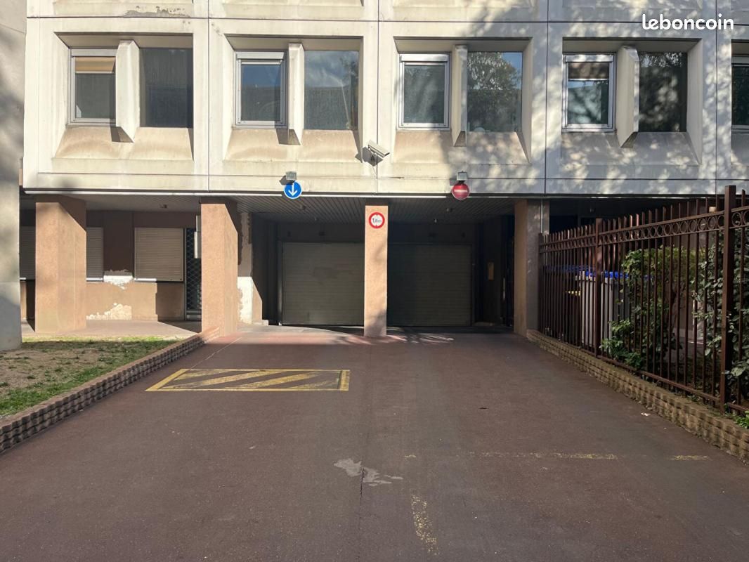 Parking 12 m² · à Paris · 12 m² · 12 000 €
