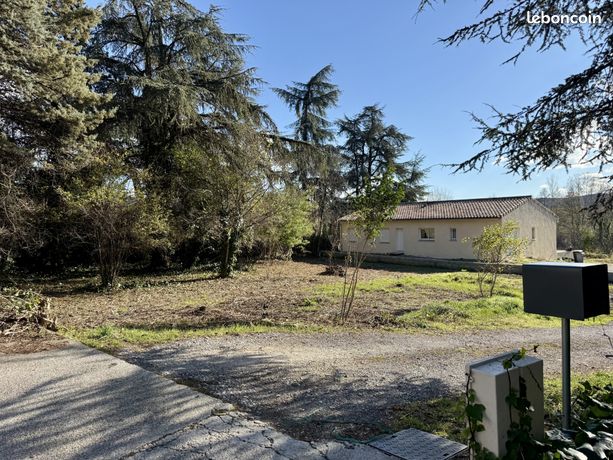 Terrain 1200 m² Saint-Privat