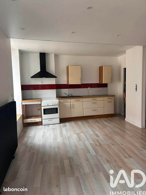 Immeuble 146 m² · à Rougemont · 146 m² · 124 900 €