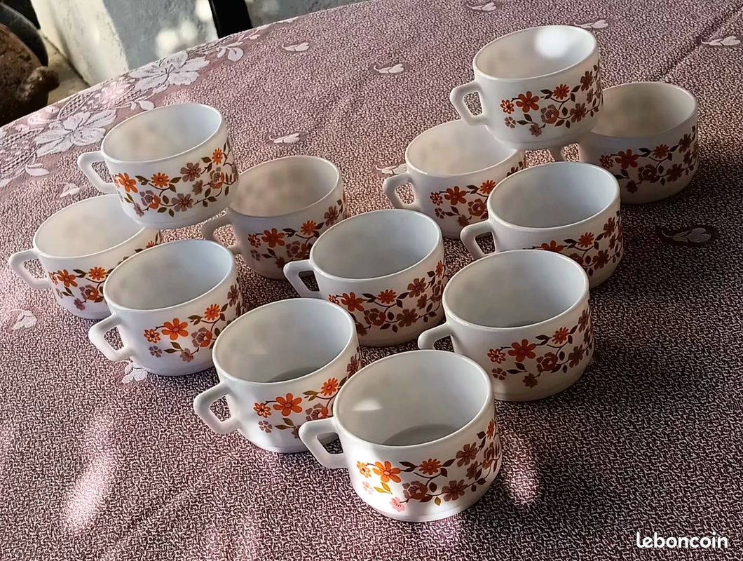 9 tasses à café Arcopal Vintage Décor floral Souvenir d'enfance Blanc Céramique Floral,Végétal - Vendu