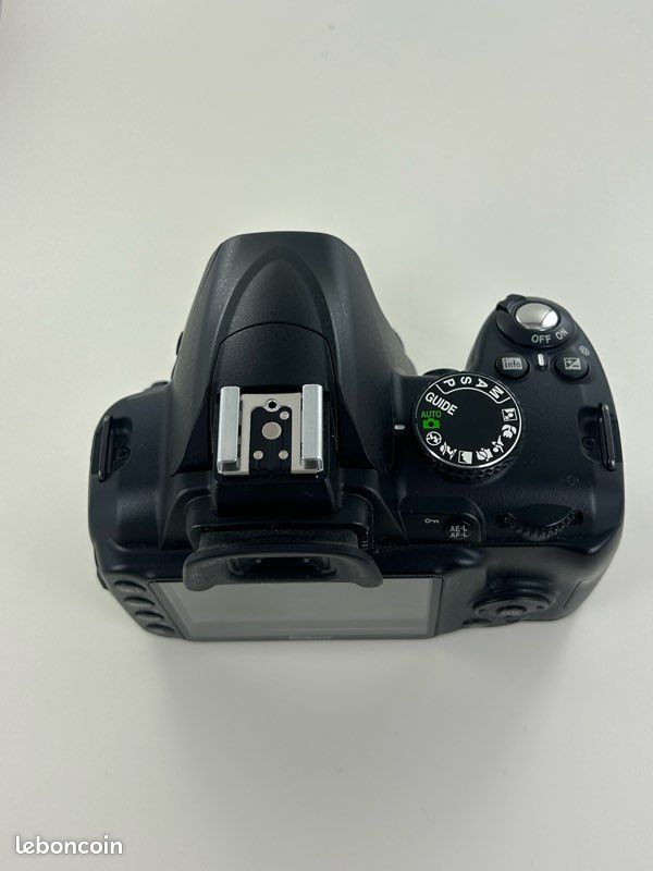 Nikon d3000 nu (3531 déclenchements) (image 3)