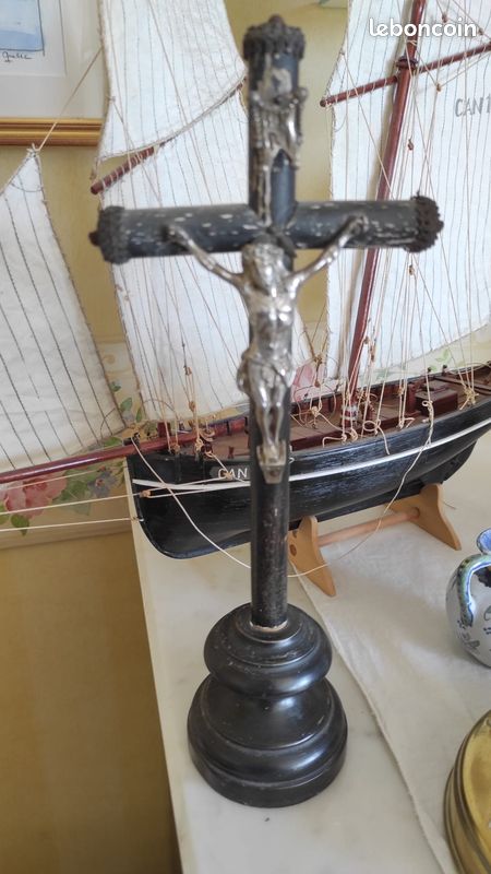Grand crucifix Napoléon III bois métal (image 1)