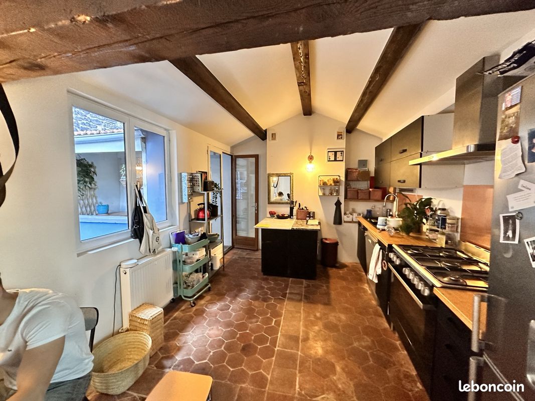 Appartement 3 pièces 98 m² · à Clermont-Ferrand · 98 m² · 950 €
