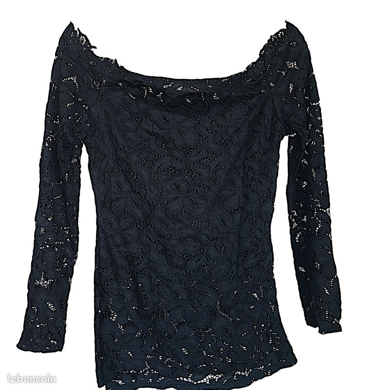 Blouse noire en dentelle ajourée – Manches longues – Encolure