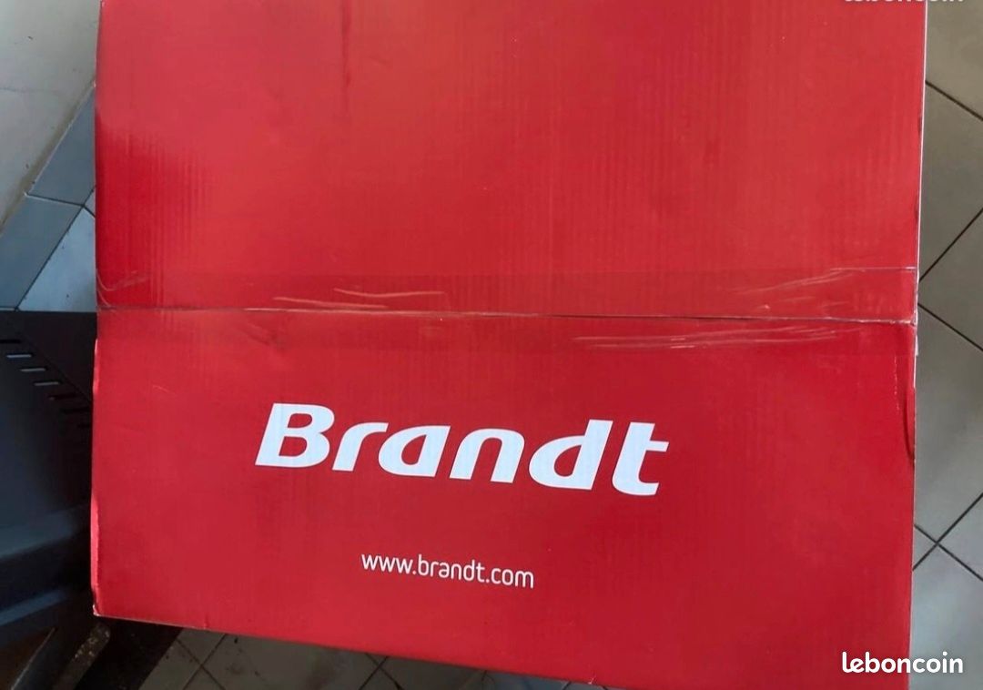 BRANDT four posable FC55MUB1 55L (image 5)
