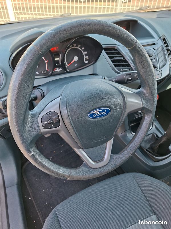 Ford transit courrier 1.5 tdci 75 ambiente (image 3)
