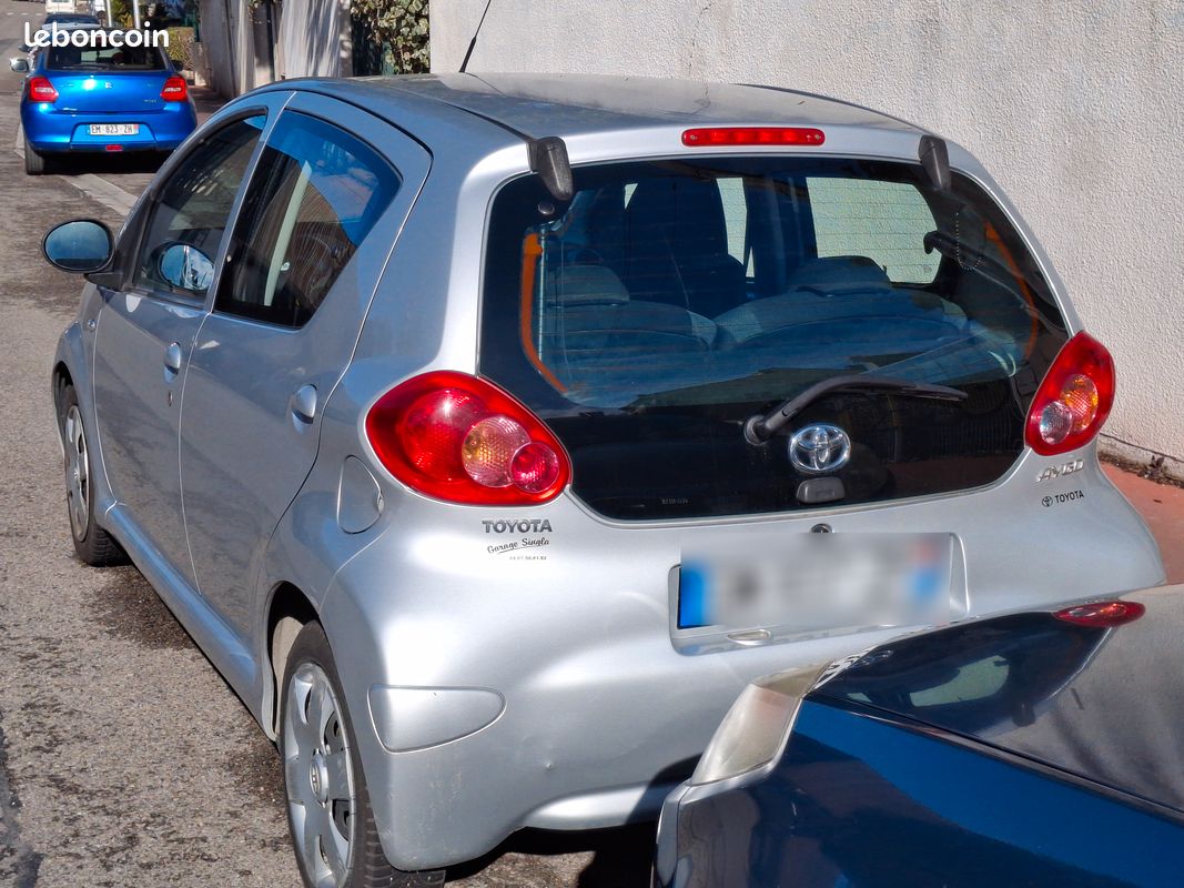 Toyota Aygo 1.0 12V 68CH/CLIM/Crit'air 2 citadine, gris, 4 cv, 5 portes, première mise en circulation le 25/03/2009 58000km (image 3)
