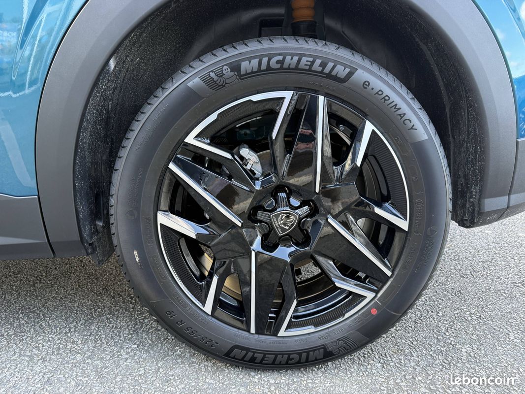 PEUGEOT 3008 Hybrid 145 e-DCS6 GT (image 10)