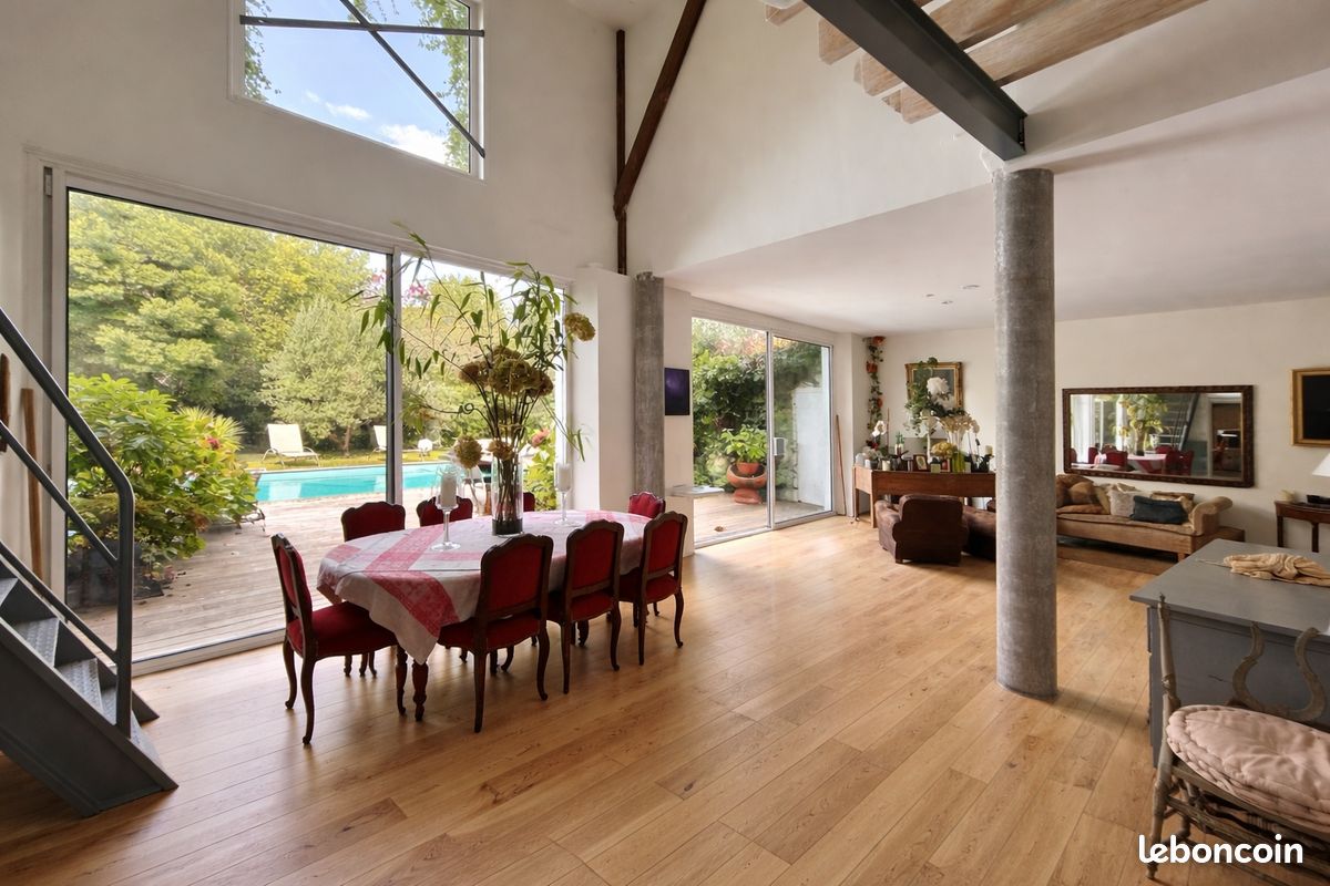 Maison 7 pièces 240 m²