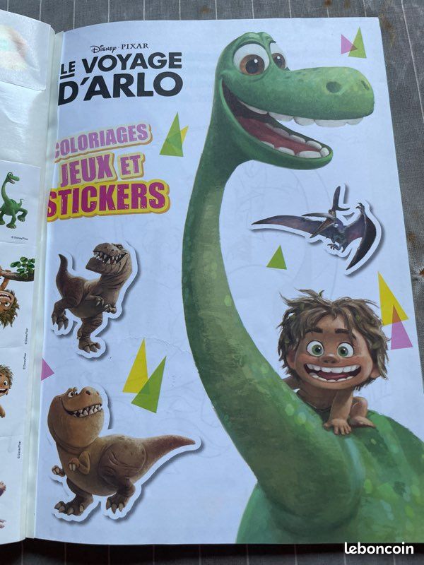 Cahier coloriages, jeux et stickers (image 6)