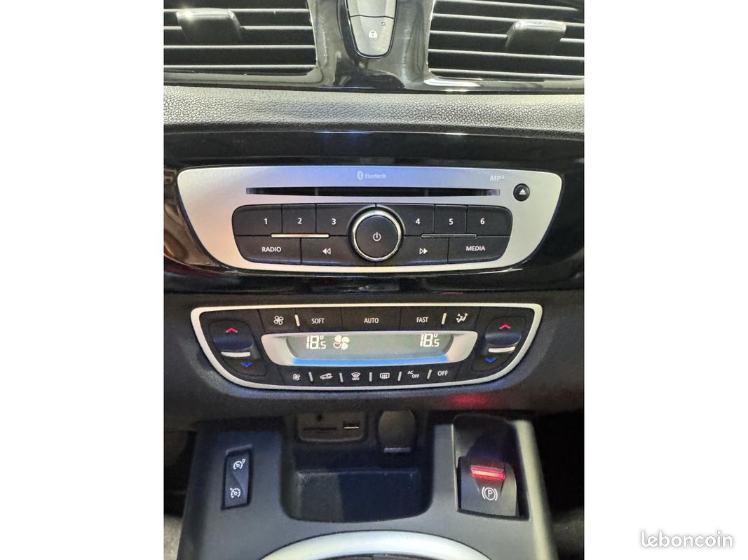 RENAULT SCENIC 1.6 dCi 130 Bose PHASE 3 (image 21)