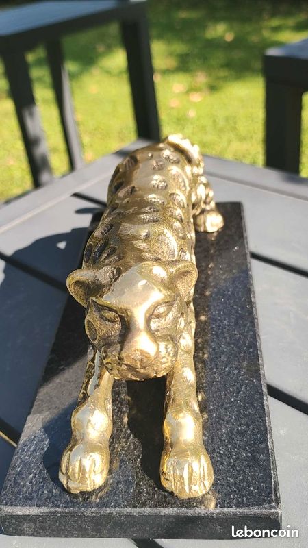 Figurine Jaguar/Léopard se faufilant vers sa proie, en aluminium doré sur socle marbre noir 20x9 cm (image 8)