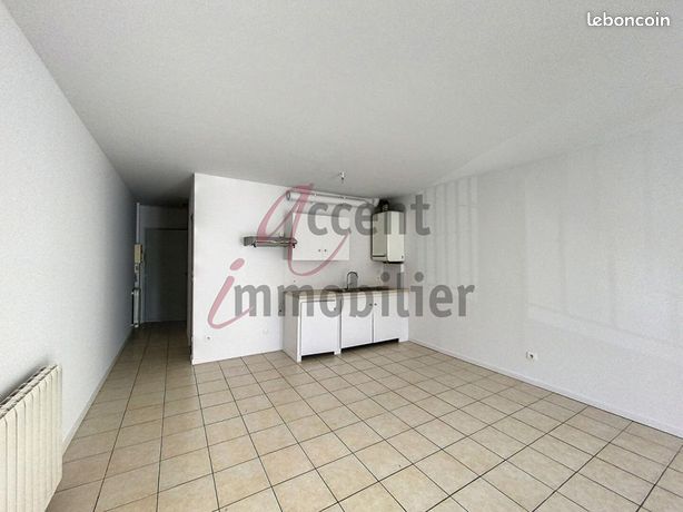 https://img.leboncoin.fr/api/v1/lbcpb1/images/7c/e3/01/7ce301601adff560279df630bbf5ba1e475e1da5.jpg?rule=ad-image