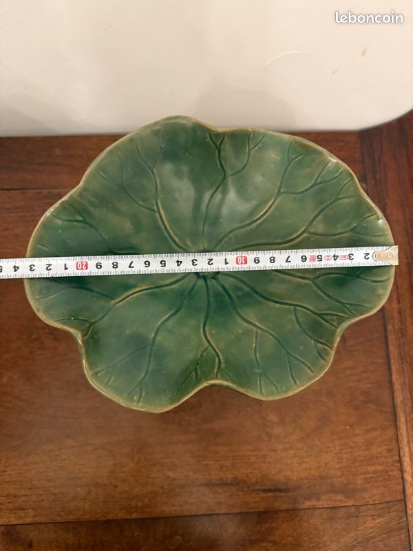 Plateau en céramique Chinoise de forme feuille de lotus porté par une grenouille souriante (image 10)
