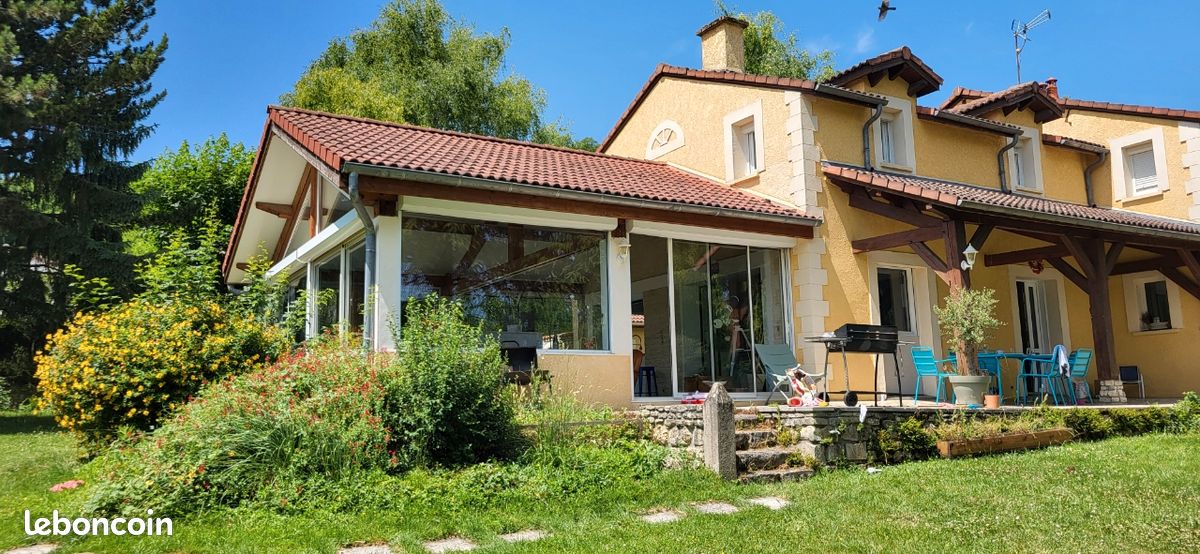 Maison 8 pièces 200 m² · à Aigueperse · 200 m² · 390 000 €