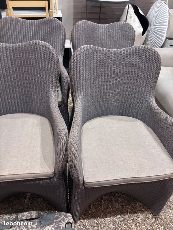 Chaises en résine tissée (image 1)