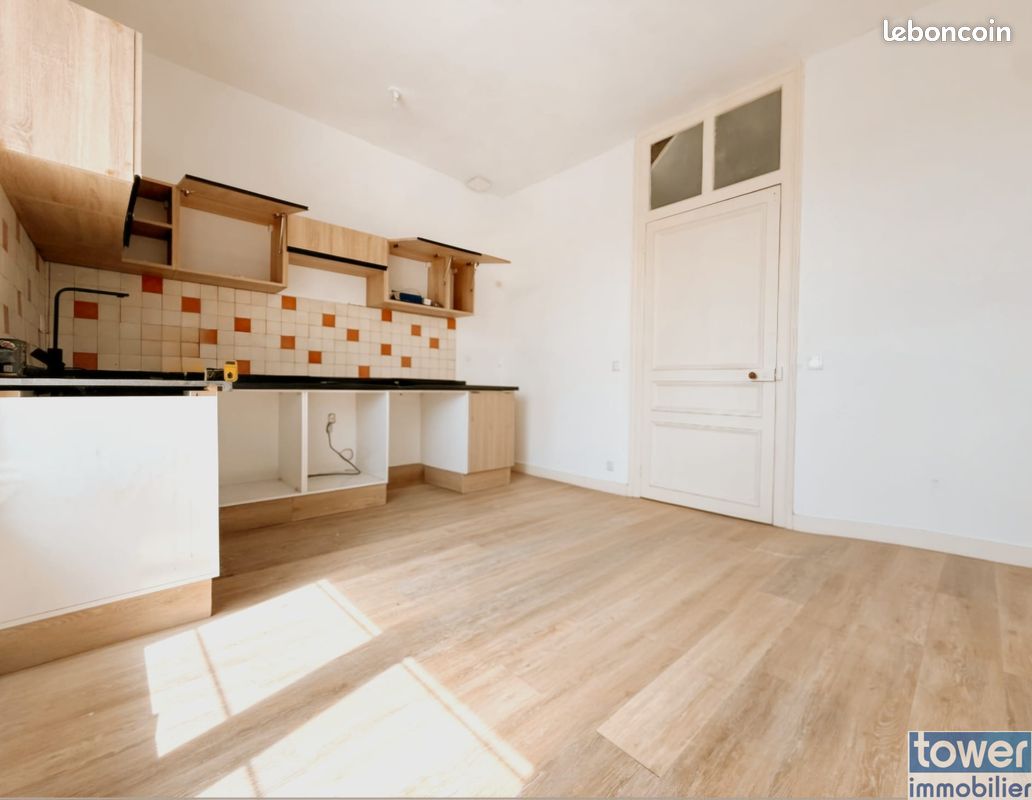Appartement 3 pièces 103 m² · à Fontenay-le-Comte · 103 m² · 170 000 €