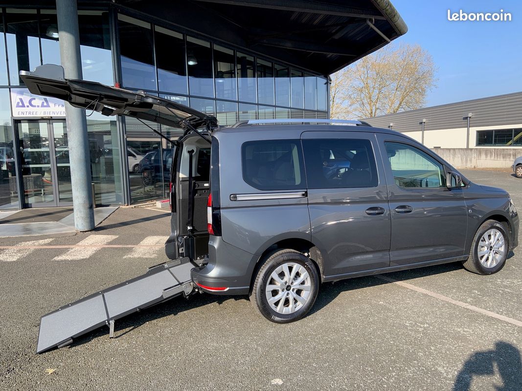 Ford Tourneo Connect L1 Titanium 1.5 EcoBoost 115 ch DSG7 - Handicap - TPMR 👨🦽 (image 1)