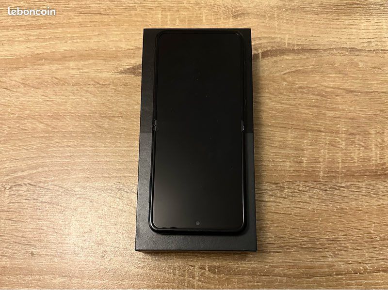 Samsung Galaxy Z Flip 3 5G- 128go - Très bon état (image 3)