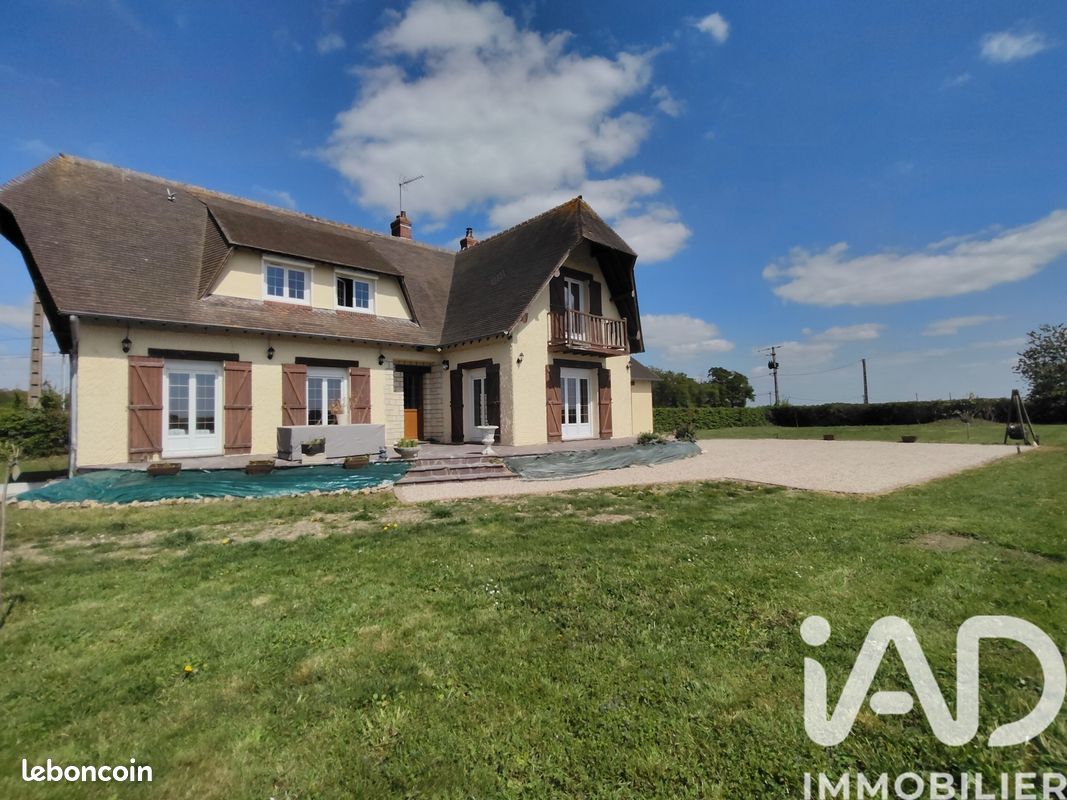 Maison 7 pièces 180 m² · à Mesnils-sur-Iton · 180 m² · 274 000 €