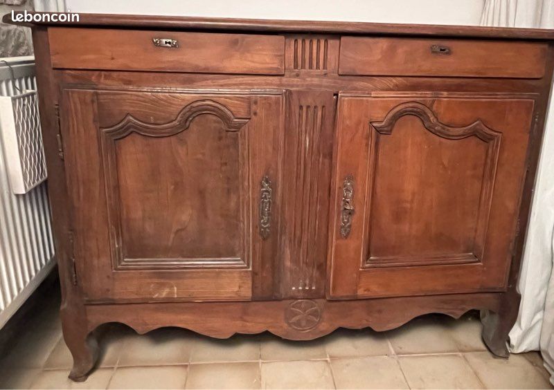 Beau buffet régional ancien du Berry (19e siècle) en bois fruitier (image 1)