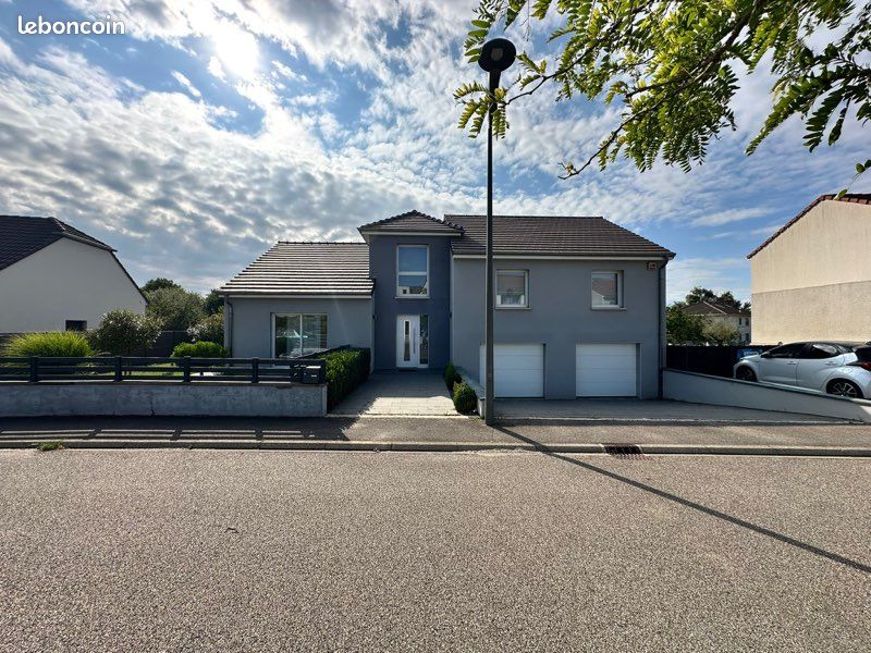 Maison 7 pièces 165 m² · à Sainte-Marie-aux-Chênes · 165 m² · 445 000 €
