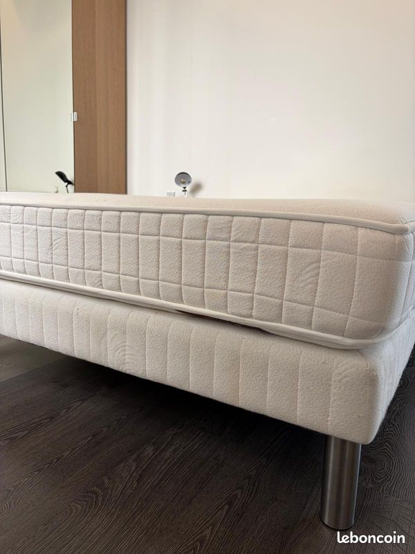 Beau lit et matelas (image 4)