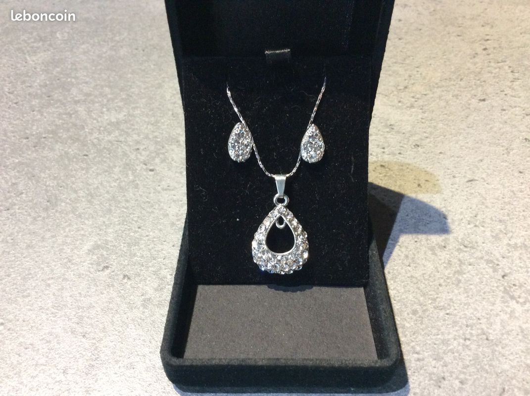 Bijoux: parure fantaisie (image 1)
