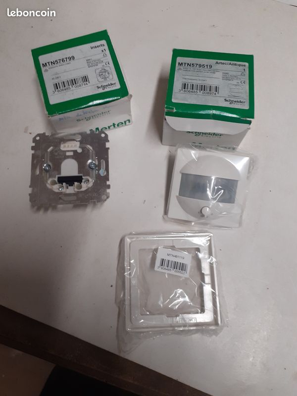 Détecteur de mouvement Schneider Electric gamme Merten (image 1)