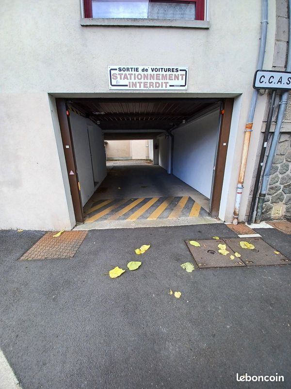 Parking/box Aurillac · 50 €/mois