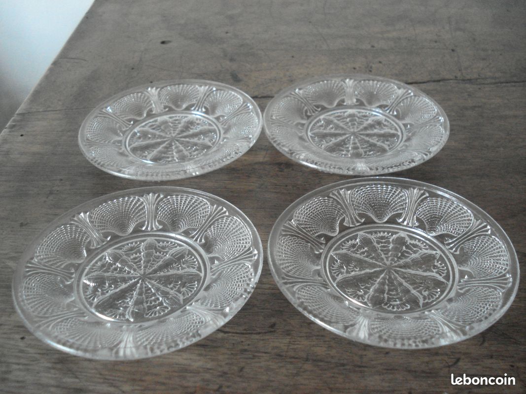 Lot 4 petites assiettes coupelles verre moulé Art Déco motif coquille Saint-Jacques (image 1)