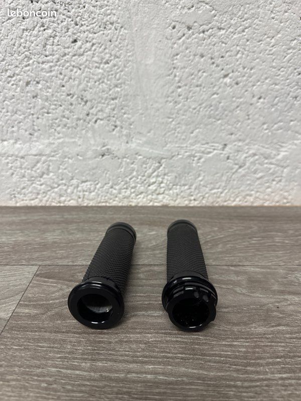 Poignée moto pour guidon 25mm (image 2)