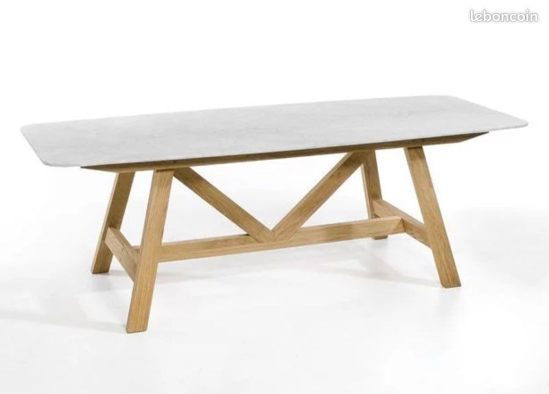 Table en marbre blanc (image 1)