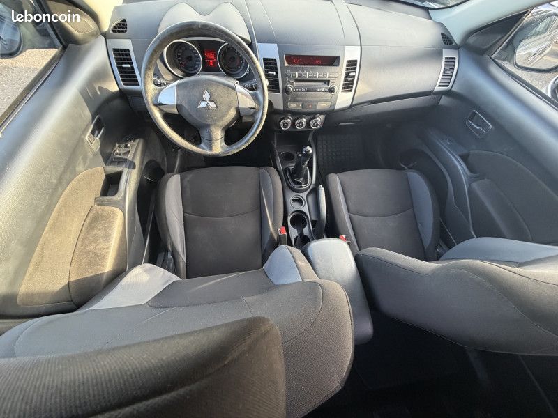 Mitsubishi OUTLANDER 2.0 MIVEC 2WD 147cv (image 9)
