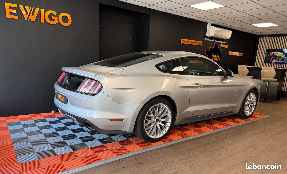 Ford mustang fastback 2.3 317 cv premium / origine france / entretien complet ford / 2 ieme main / camera (image 2)