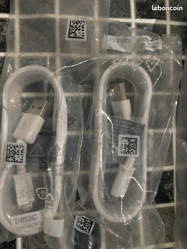 Power bank et tout les chargeur et écouteurs Samsung et iPhone à ddes mailleur prixx (image 9)