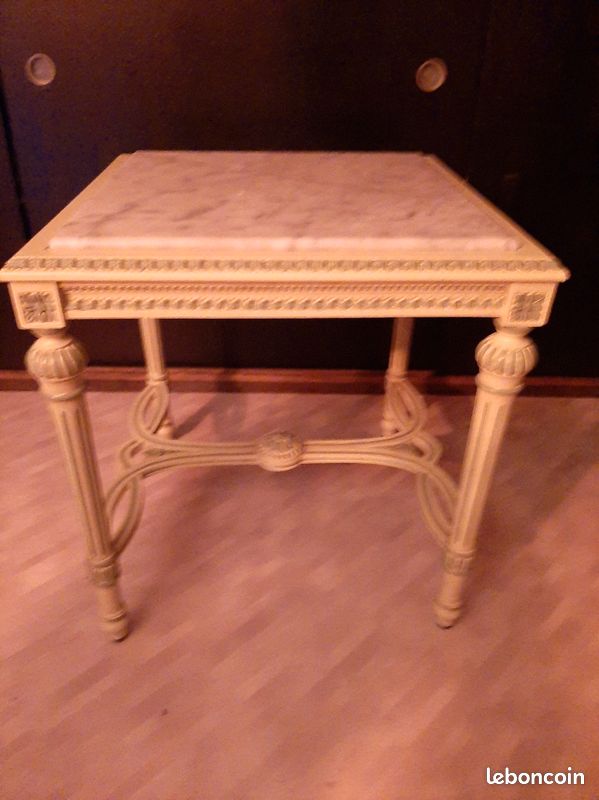 Table de style bois et marbre (image 1)