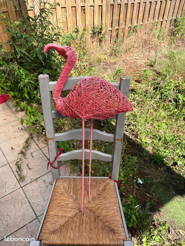 Flamant Rose Décoratif en Fil / Rotin Tressé – Déco Jardin & Intérieur (Style Tropical / Boho) (image 1)
