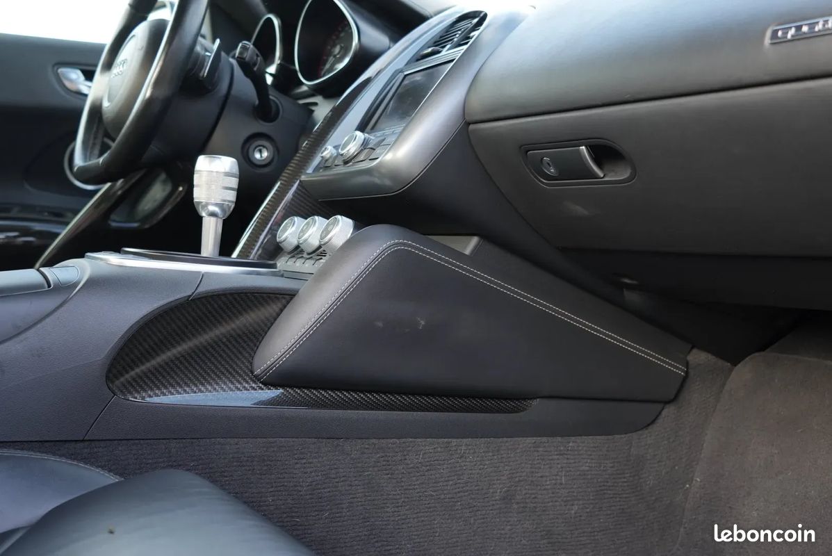 Audi R8 5.2 V10 FSI 525ch R tronic 6 - Suivi d'entretien / HiFi Bang&Olufsen / Caméra de recul / Pack Carbone / Maintien de charge (image 37)