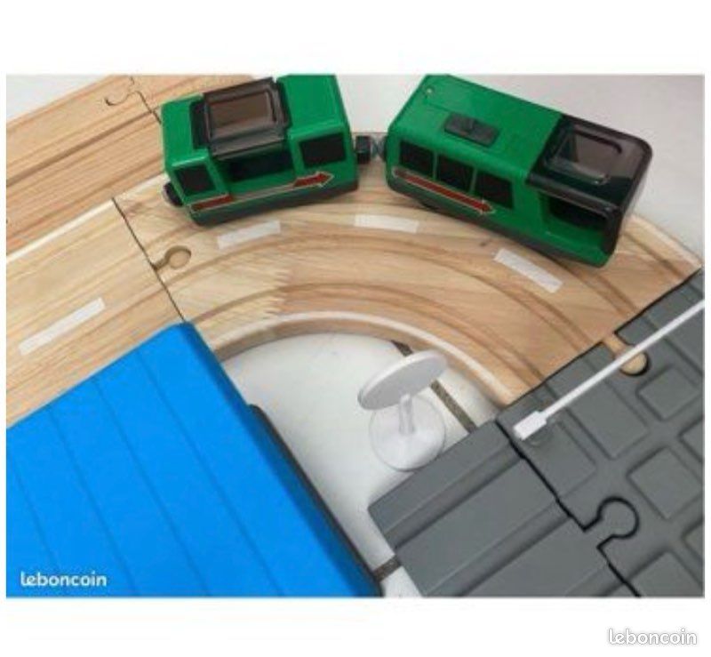 Train et rails en bois (image 4)