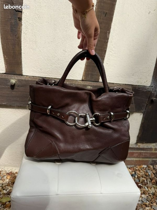 Sac à main Sonia Rykiel en cuir grainé marron foncé et boucles