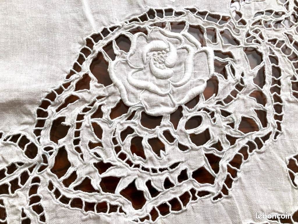 Dentelle ancienne : Dessus de meuble ou de cheminée (image 4)