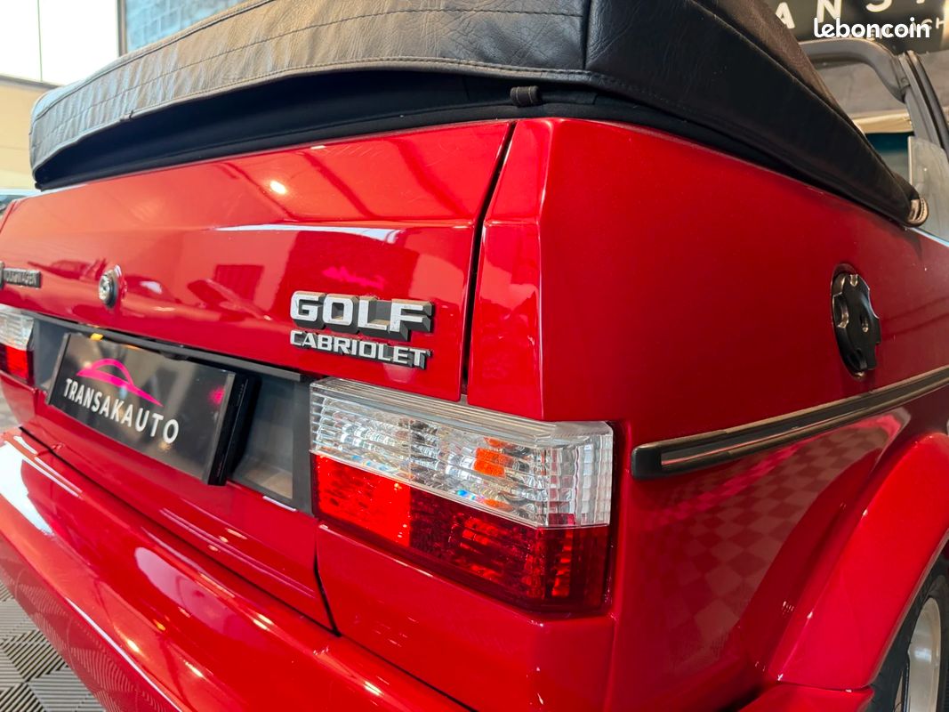 VOLKSWAGEN GOLF CABRIOLET 1.8 90ch - MOTEUR REFAIT 5000KMS - CAPOTE NEUVE - PEINTURE NEUVE - DOSSIER PHOTO RESTAURATION... (image 12)