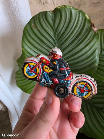 5 jouets en tôle (Russie, Turquie, Chine...) - Moto